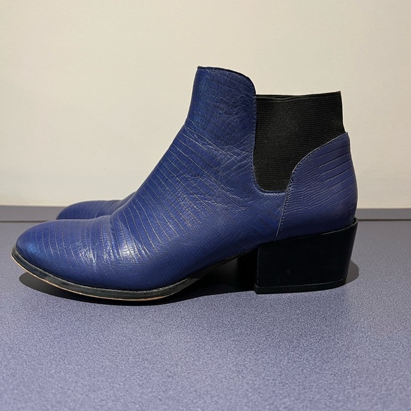 House of Harlow 1960 Blue and Black Textures Chelsea Boot - Picture 5 of 9